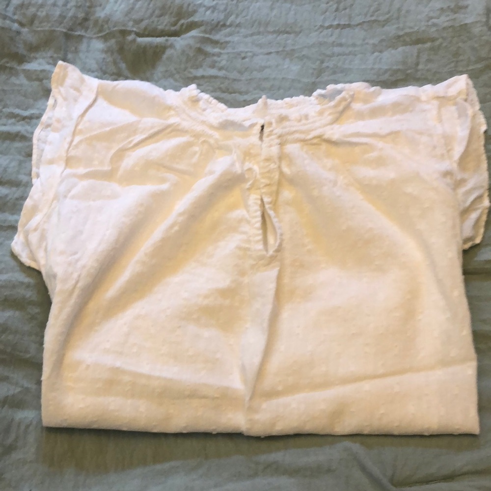 Sleeveless ON top in great condition!